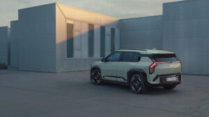 Das Heck des neuen Kia EV3 2025