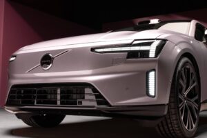 Front vom Volvo ES90