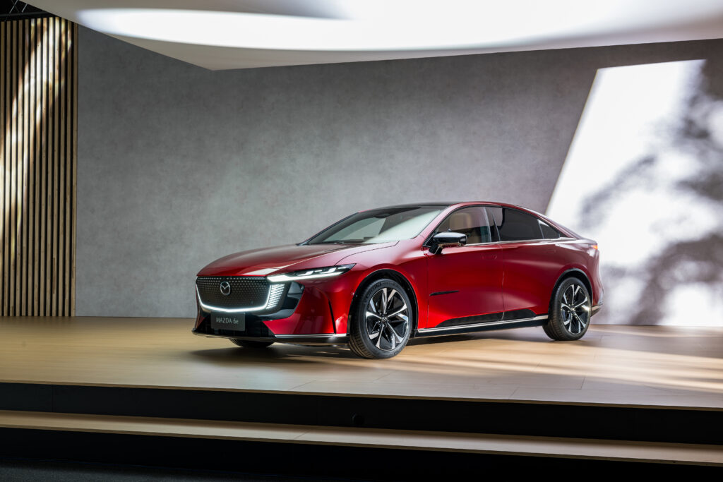 Der Mazda 6e von vorne links