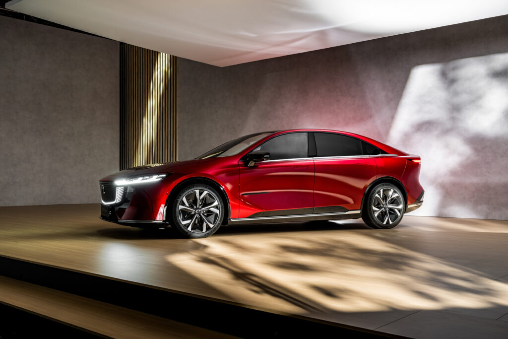 Seitenansicht vom Mazda 6e