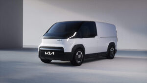 Der Kia PV5 Cargo L2H1 in der Farbe Weiß