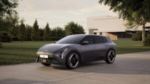 Der Kia EV4 Hatchback von vorne links