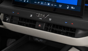 Bedienelemente unter dem Bildschirm im Lexus ES 500e