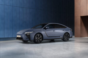 Seitenansicht vom Lexus ES 500e