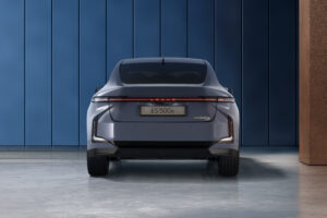 Heckansicht Lexus ES 500e