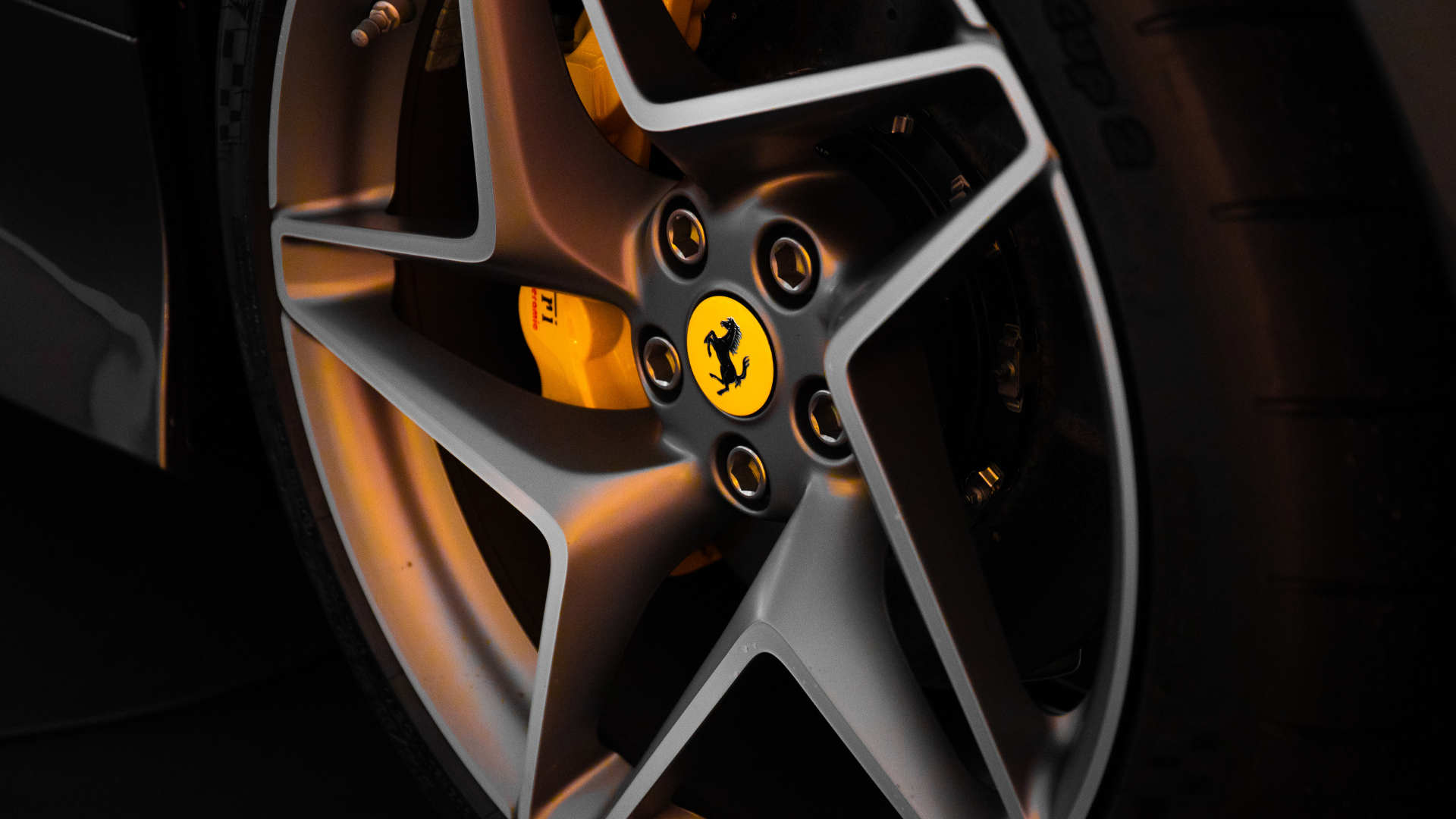 Ferrari-Logo an der Alufelge