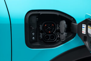 Geöffnete Ladeklappe beim Nissan Leaf (2025)