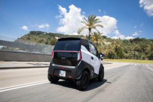Der Nissan Silence S04 von hinten rechts
