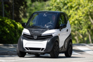 Der Nissan Silence S04 von vorne links