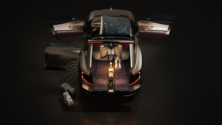 Draufsicht auf den Bentley EXP 15 mit geöffneten Türen und ausgezogenen Sitzen am Heck