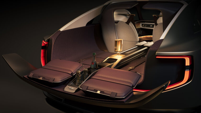 Ausziehbare Sitze am Heck beim Bentley EXP 15