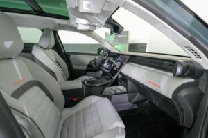 Citroën ë-C5 Aircross Cockpit Seite