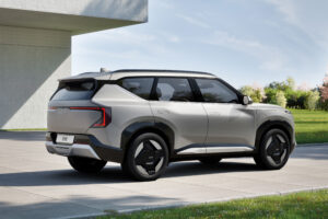 Der Kia EV5 von hinten rechts