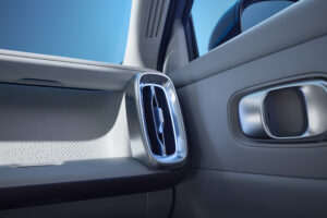 Innenraum mit Chrom-Details im Leapmotor B10