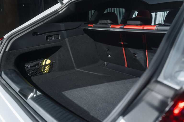 Fläche im Kofferraum beim Mercedes CLA Shooting Brake