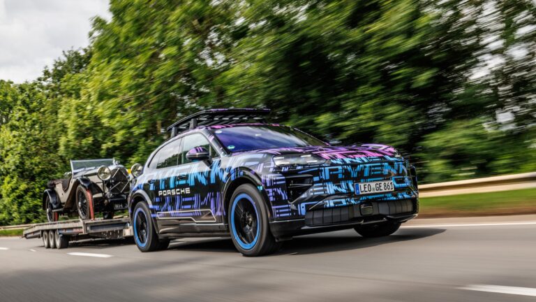 Der Porsche Cayenne Electric zieht Anhänger bis 3,5 Tonnen