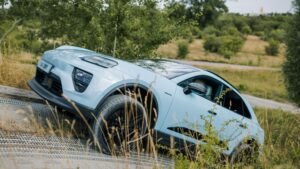 Porsche Macan auf der Teststrecke im Werk Leipzig