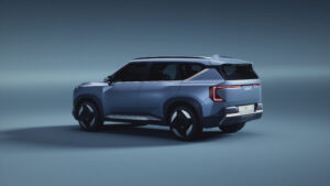 Der Kia EV5 von hinten links