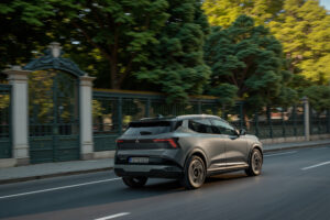 Der Mitsubishi Eclipse Cross von hinten rechts