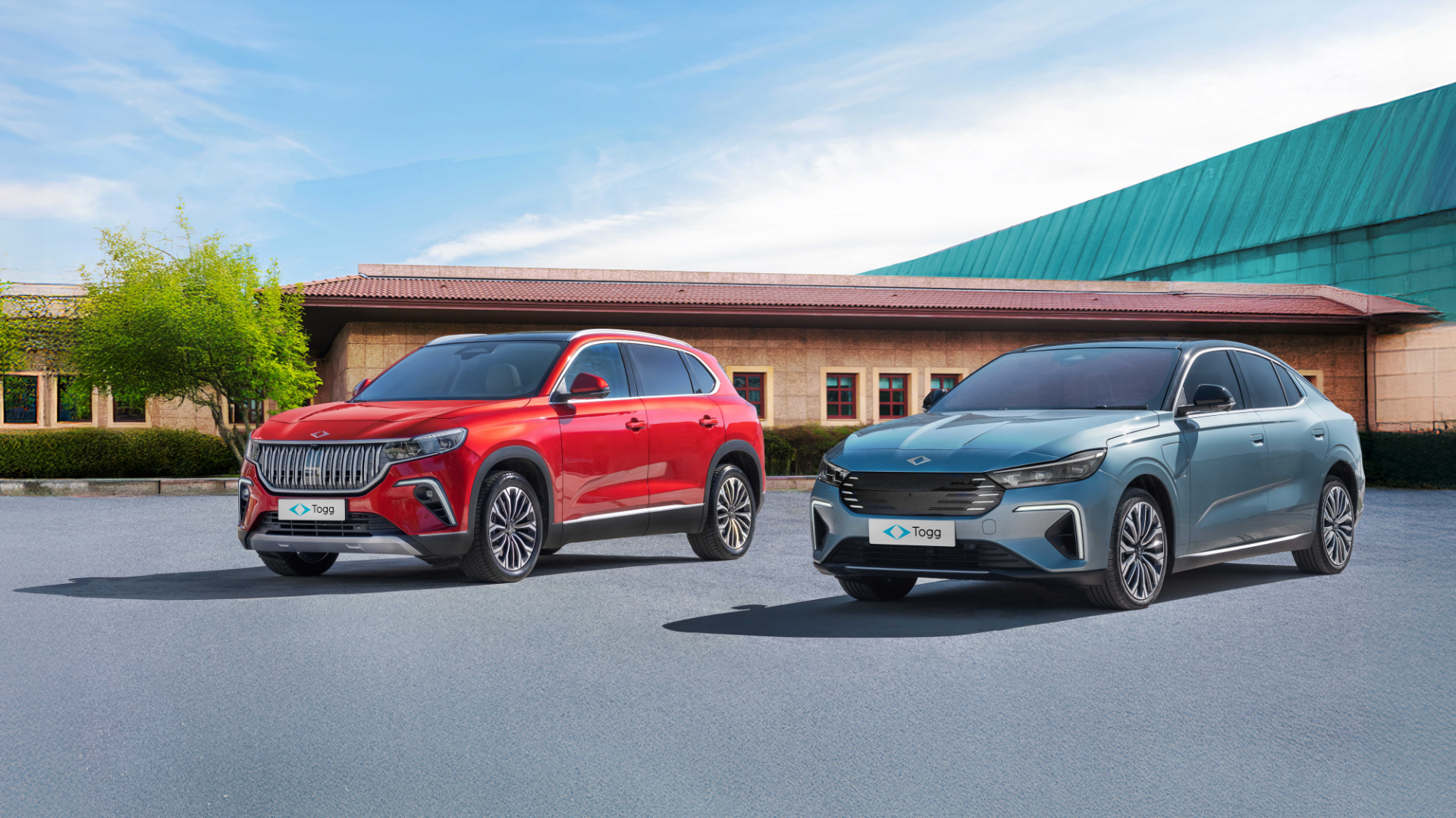 Frontansicht vom Togg T10X (SUV) und T10F (Limousine)
