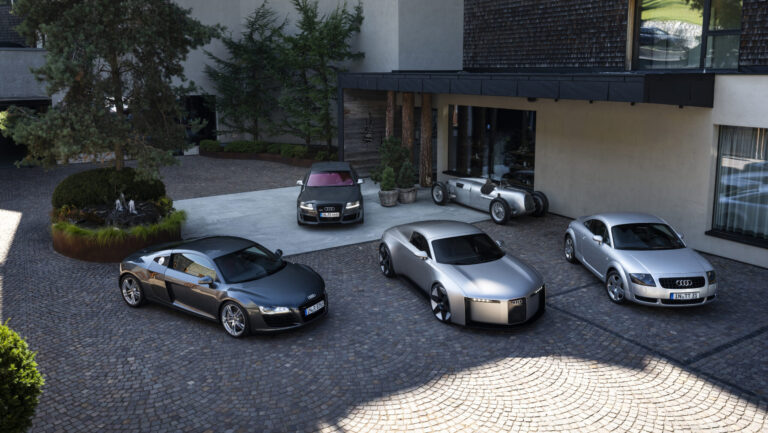 Ansicht vom Audi Concept C, Audi TT, Audi R8, Audi RS 6 (C6, 2004) und Auto Union Typ C
