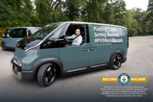Ansicht vom Kia PV5 Cargo mit dem Weltrekord für die längste Strecke eines leichten Elektro-Nutzfahrzeugs