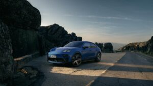 Front vom Porsche Macan GTS in der Farbe Blau
