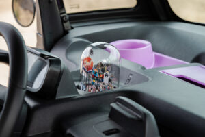 Interieur und Glaskugel als Accessoire beim Citroën Ami Buggy Rip Curl Vision
