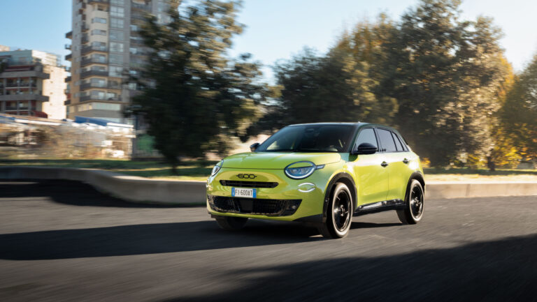 Der Fiat 600 Sport von vorne links