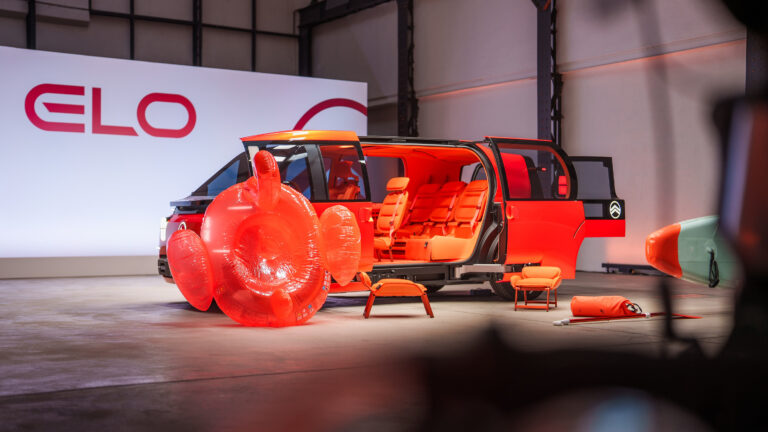 Ansicht vom Citroën ELO bei geöffneten Türen
