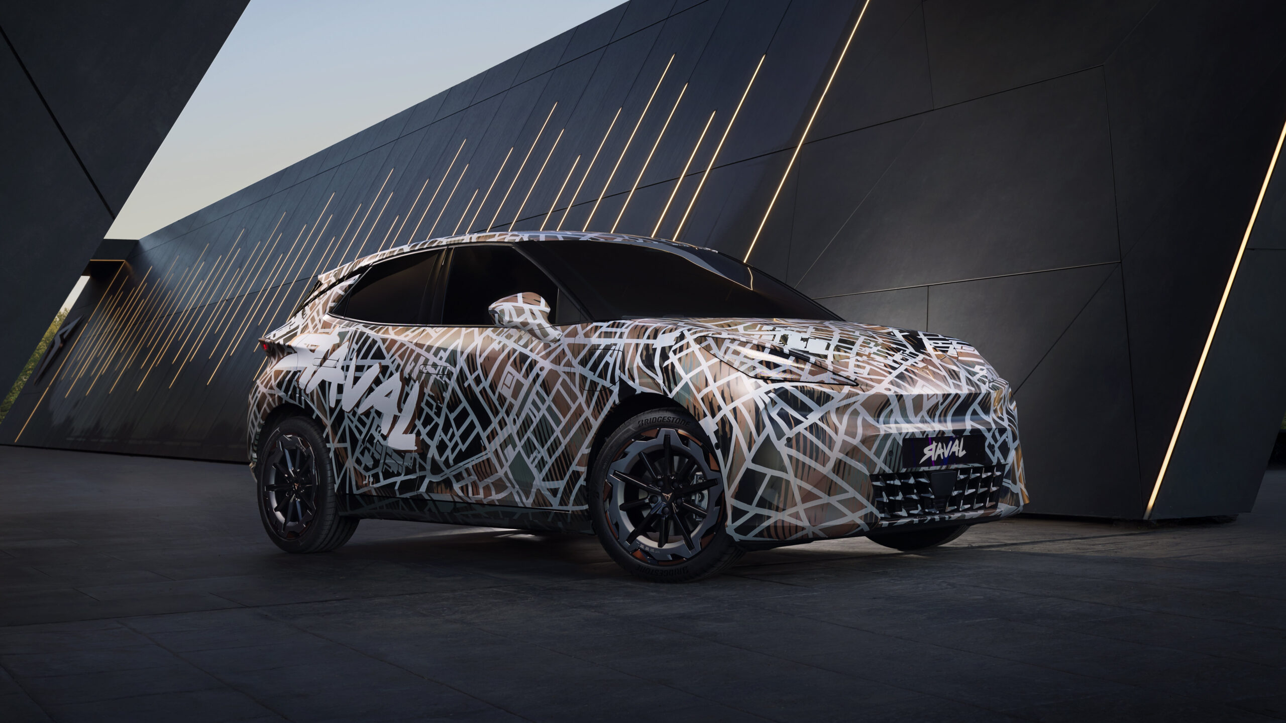 Rechte Seite vom Cupra Raval (Getarnt)