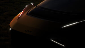 Teaserbild von Kia mit der Front einer Limousine