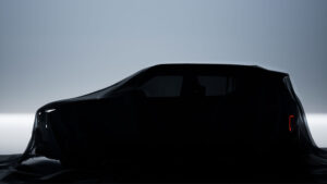 Teaserbild mit Seitenansicht vom verhüllten Kia EV2