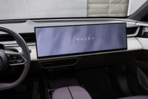 Bildschirm im Mazda CX-6e
