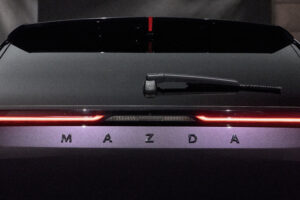 Schriftzug am Heck beim Mazda CX-6e