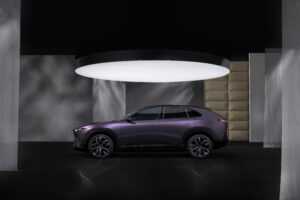 Seitenansicht vom Mazda CX-6e