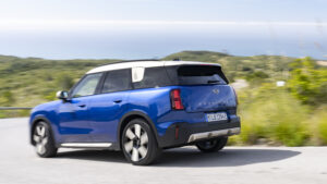 Fahrerseite vom Mini Countryman Electric