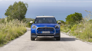 Frontansicht vom Mini Countryman Electric