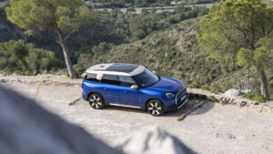 Seitenansicht vom Mini Countryman Electric