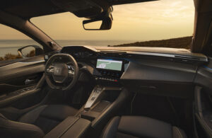 Cockpit vom Peugeot E-408 (2026)