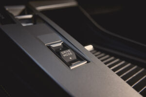 Drive-Mode-Schalter im Peugeot E-408 (2026)