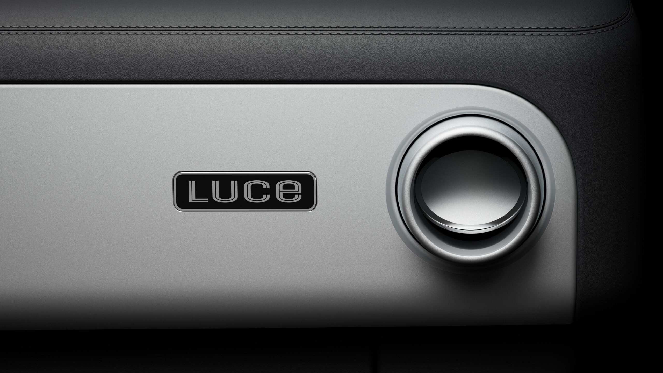 Emblem im Cockpit beim Ferrari Luce