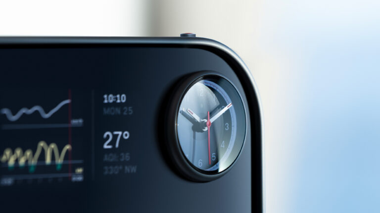 Analoge Uhr im zentralen Bildschirm beim Ferrari Luce