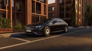 Der Mercedes EQS als Limousine (2026) von vorne links