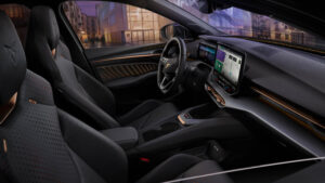 Seitliche Cockpit-Ansicht beim Cupra Raval