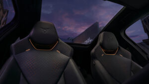 Ansicht des Interieurs mit Glasdach und Sitze im Cupra Raval