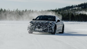 Front vom elektrischen Mercedes AMG GT (getarnt)