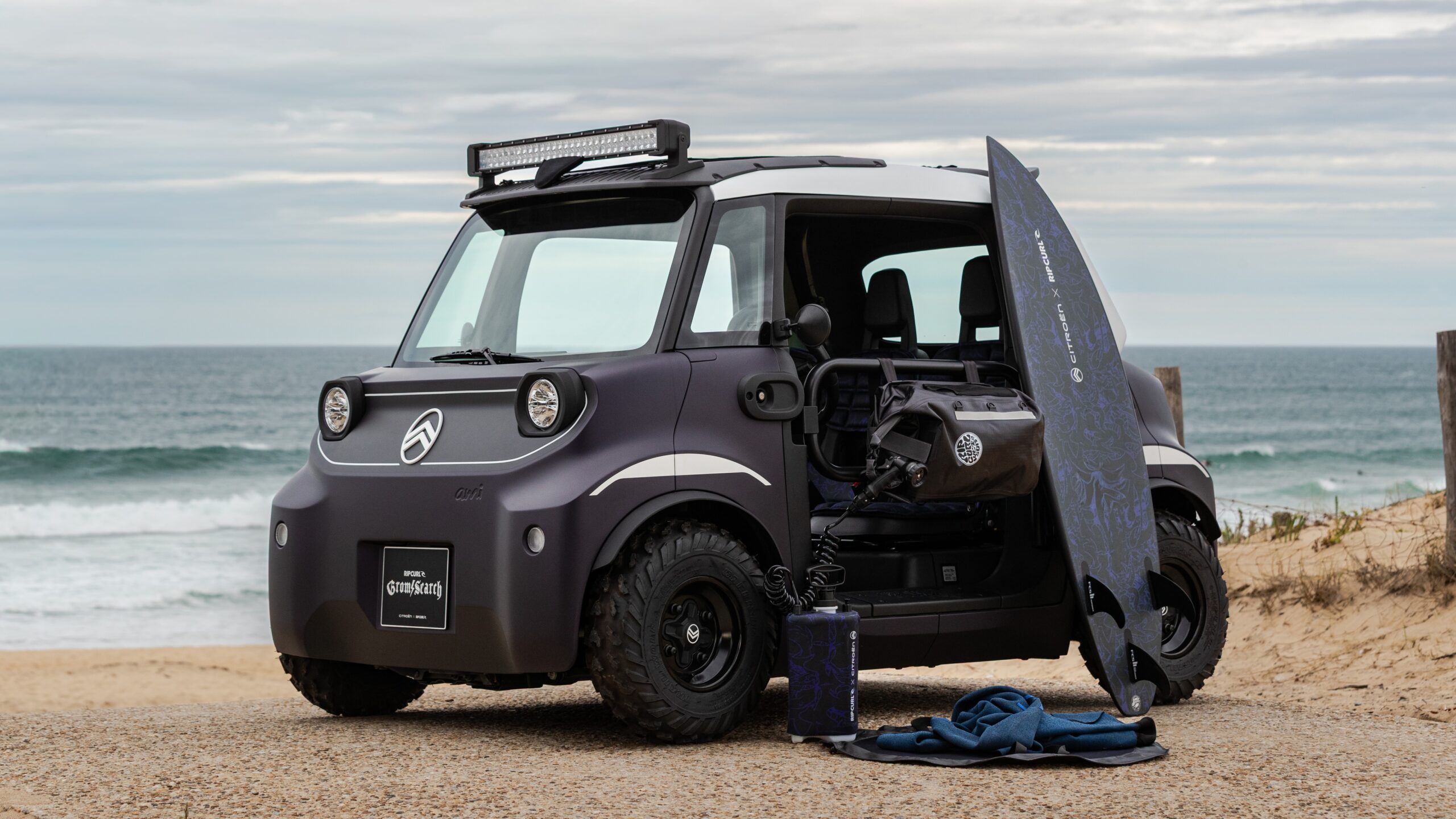 Seitenansicht vom Citroën Ami Buggy Rip Curl Vision Konzeptfahrzeug