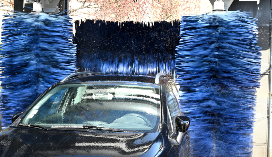 E-Auto in der Waschanlage