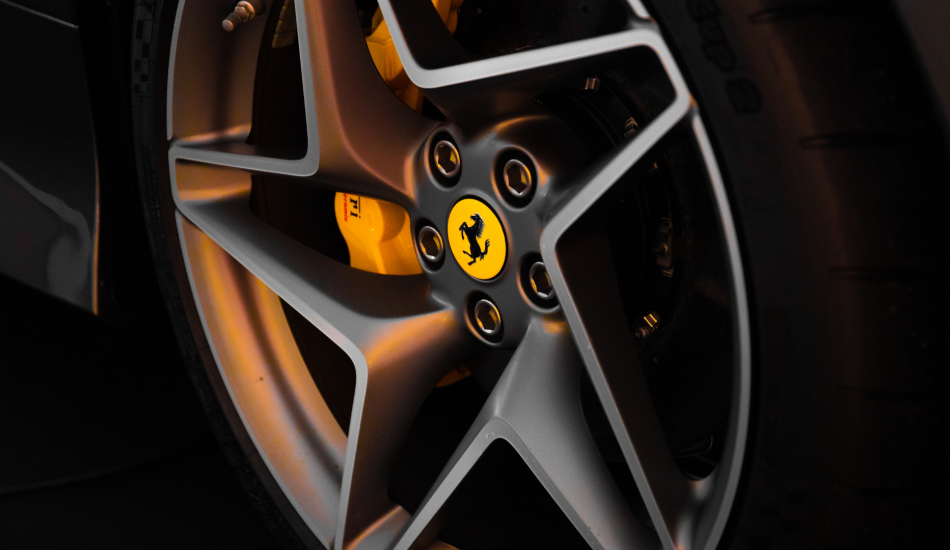 Ferrari-Logo an der Alufelge